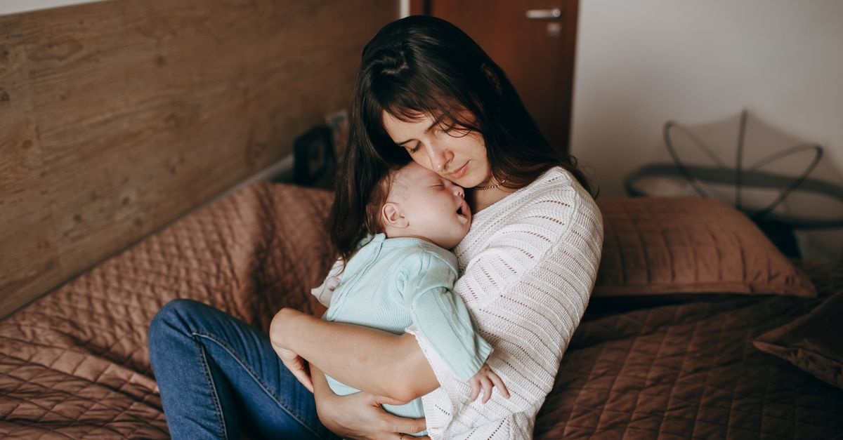 Baby blues po porodzie: 10 sprawdzonych sposobów, by poczuć się lepiej (bez presji i wyrzutów sumienia)