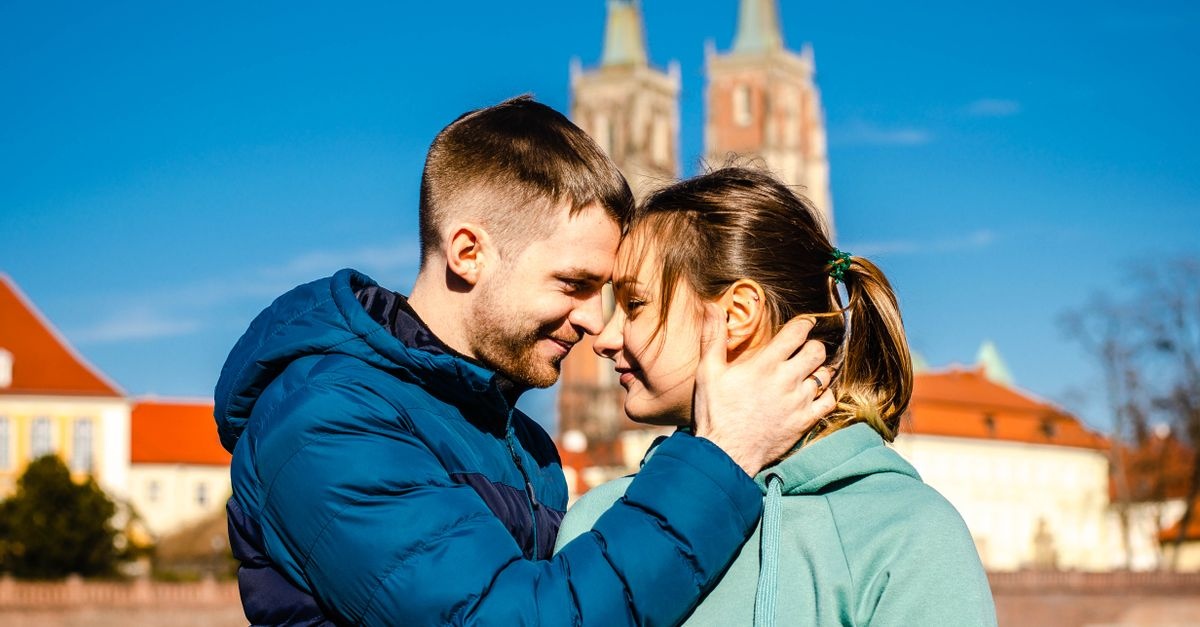 Szczerość, która zbliża: jak budować relację pełną zaufania i autentyczności