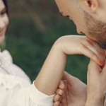 Miłość po cichu: jak budować szczęśliwy związek, gdy jesteś introwertykiem