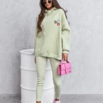 Komplety dresowe damskie oversize - jak stworzyć stylowy look na co dzień bez wysiłku?